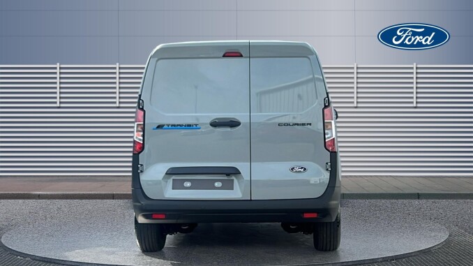 Ford Transit Courier E-Transit Courier 100kW 43kWh Trend Van Auto - Image 6